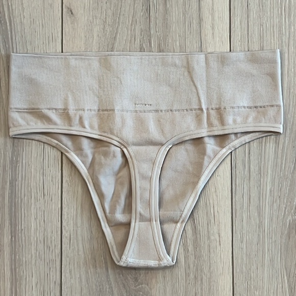 CURVEEZ Pure Shape Thong - Blossom Nude - Picture 5 of 9